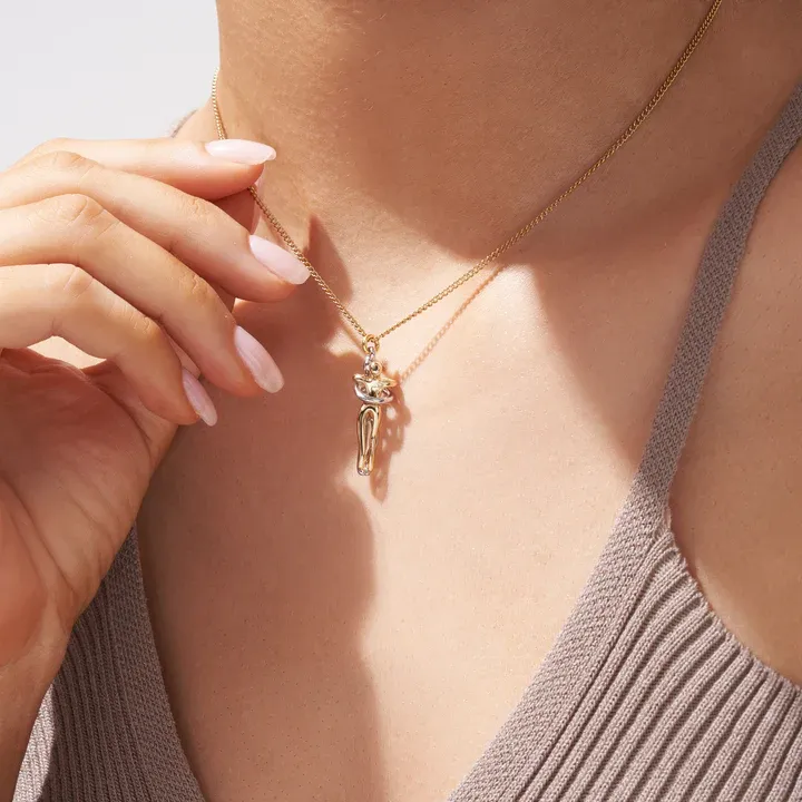 Compact Form Necklace