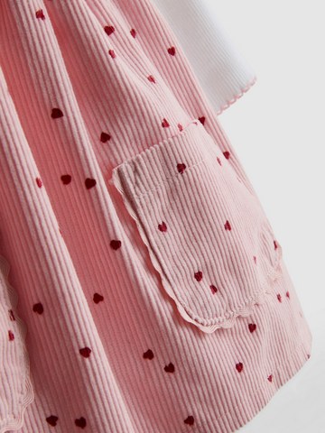 0-18mths | Bodysuit and Corduroy Pinafore Dress Newborn Set detail 2