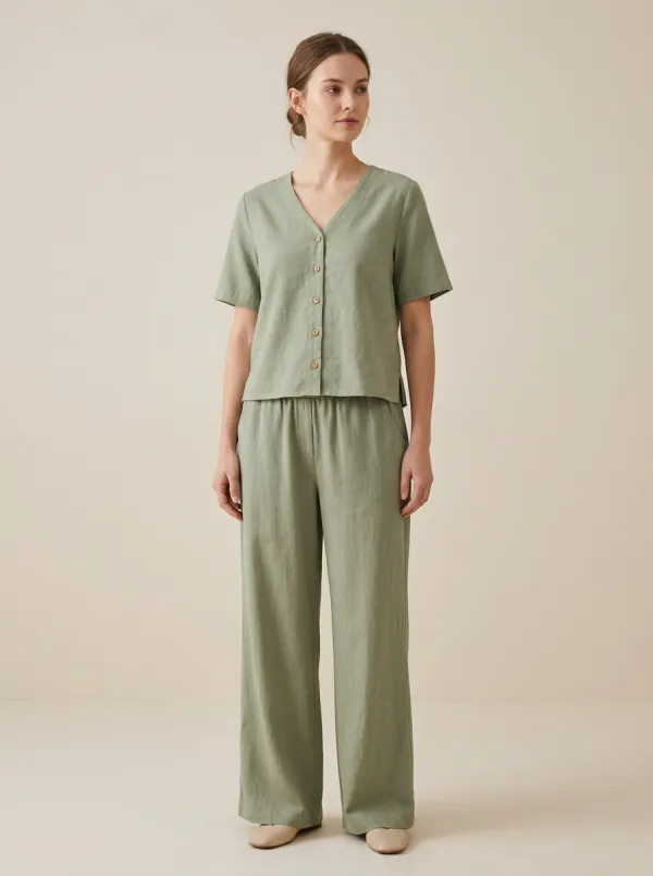 Easy-Wear Short-Sleeve Button-Down Women's V-Neck Shirt