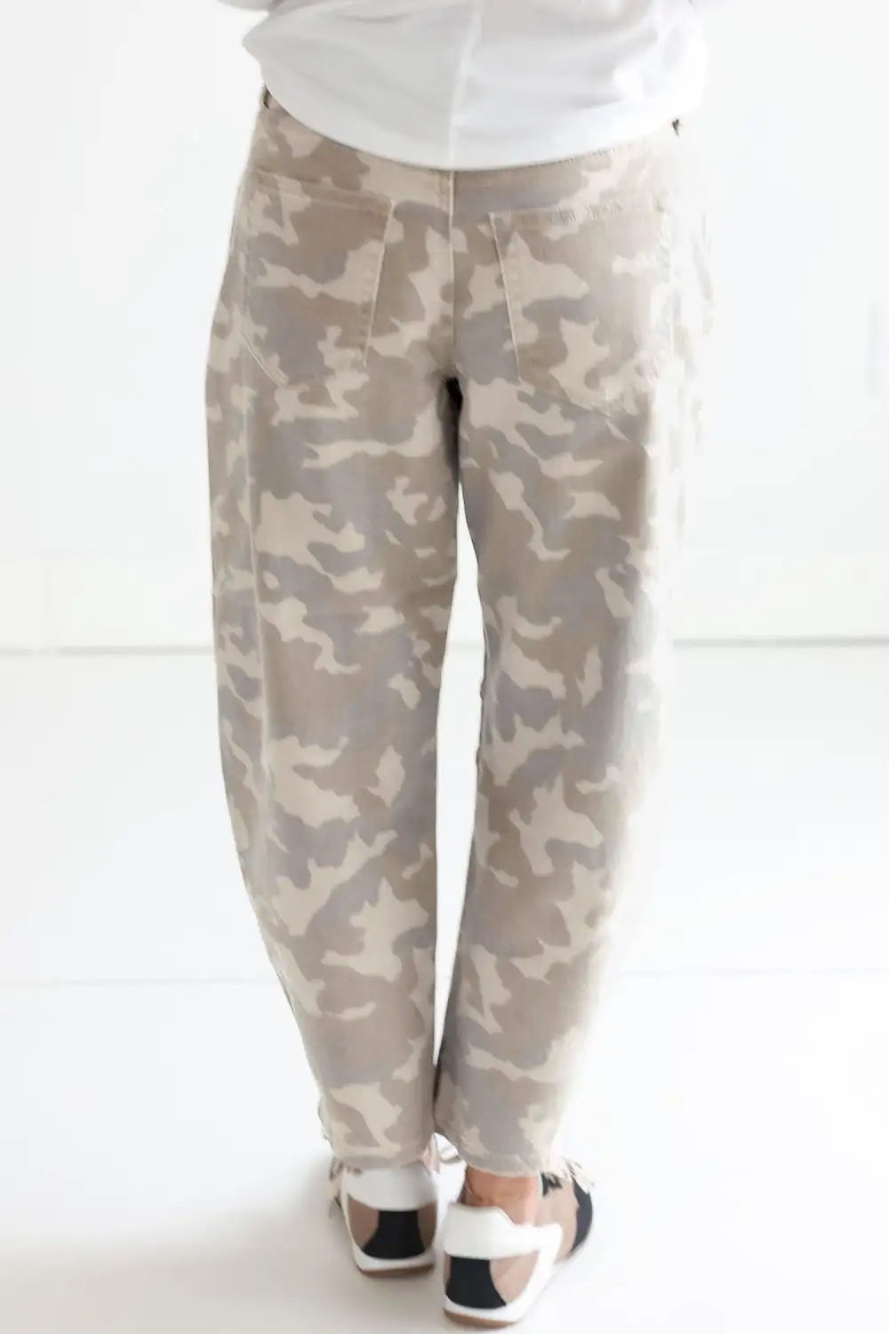Women's Camouflage Pattern Pocket Rivet Detail Ankle Length Harem Fit Jeans
