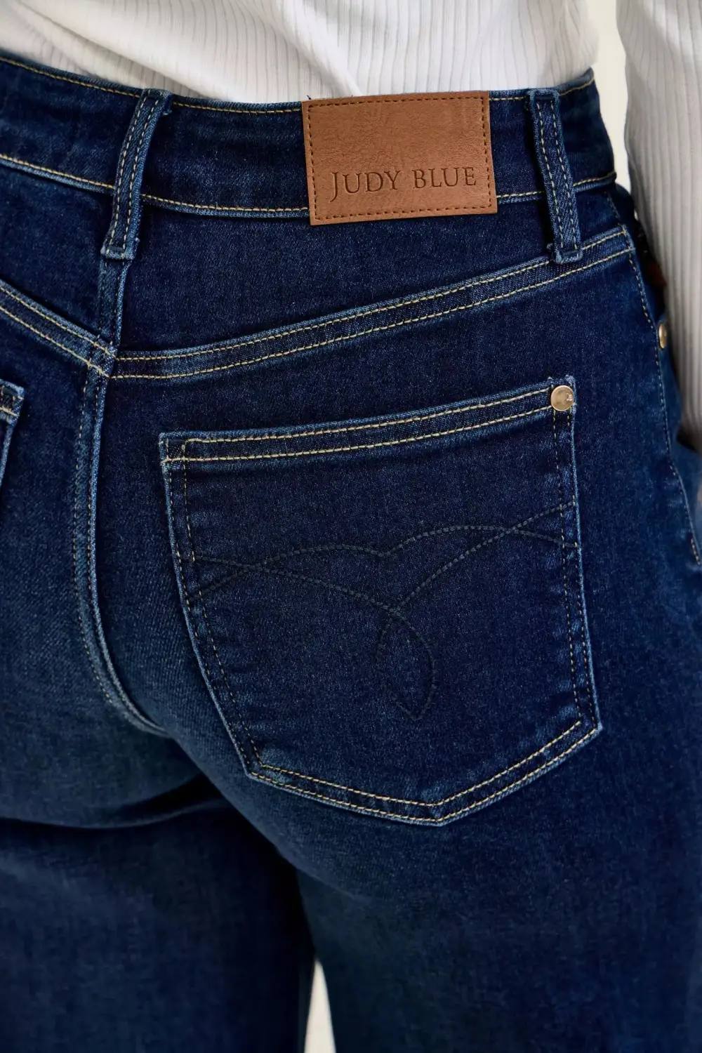 Relaxed Shape Denim High Rise Wide Leg Pocketed Jeans