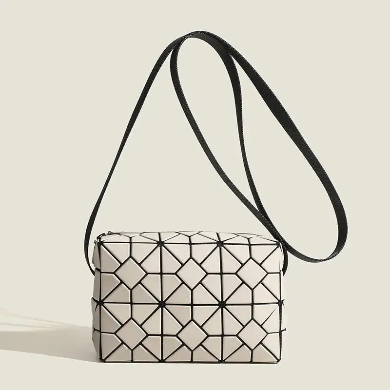 Chic Everyday: Casual Flap-Closure Crossbody Bag