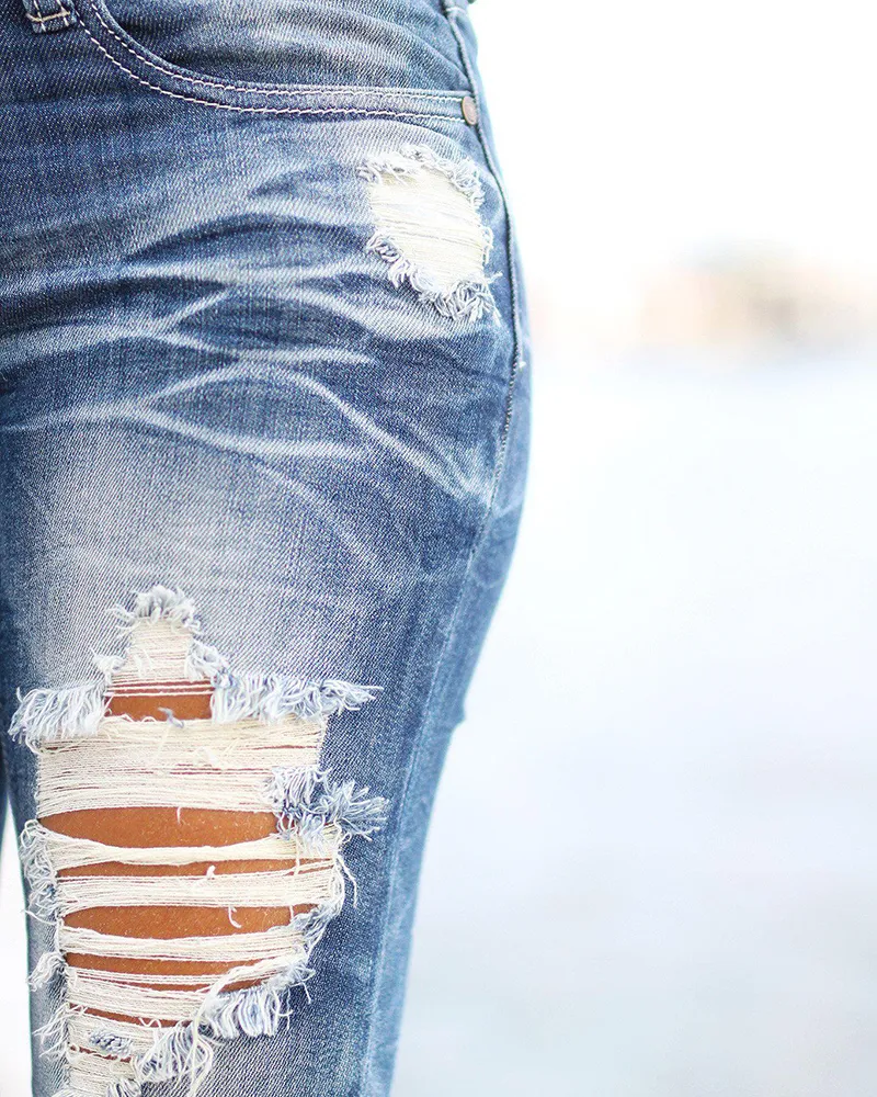Distressed Roll Hem Zip Fly Low Waist Capris Jeans