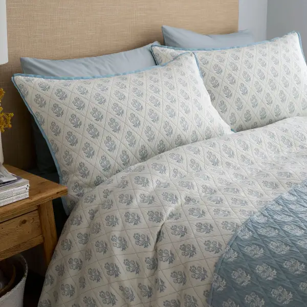 Refined Bedroom Reversible Floral Duvet Cover Set