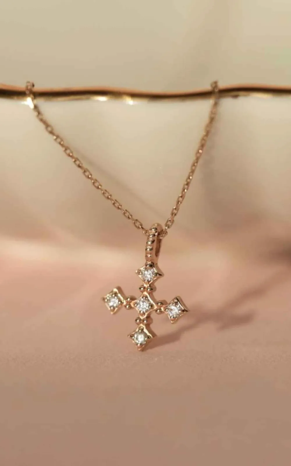 Four-Cornered Flower Everyday Necklace