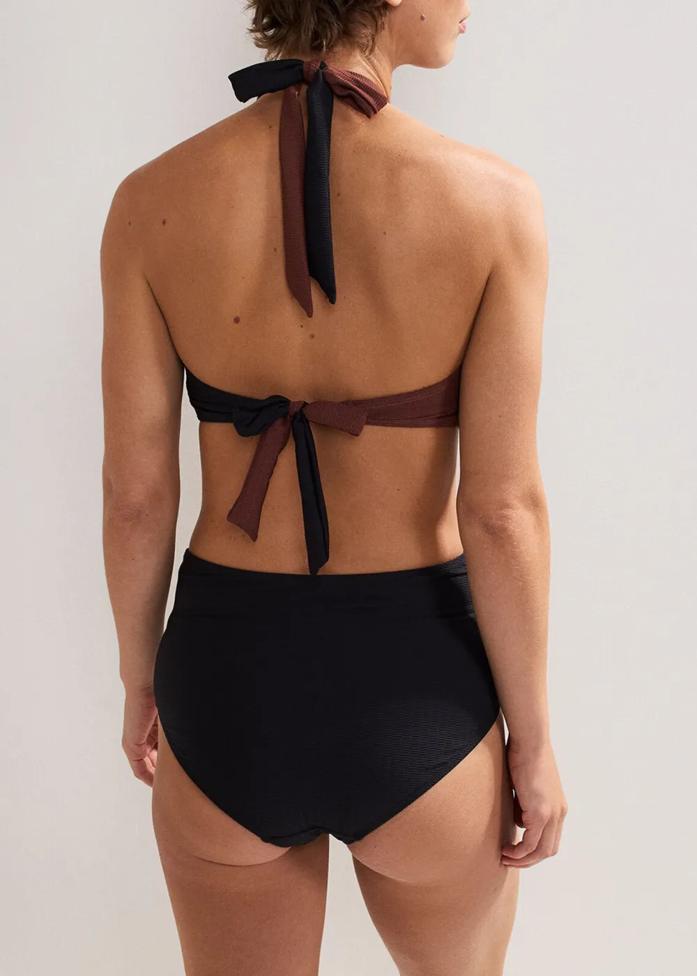 Lady's Halter-Neck Bikini Top