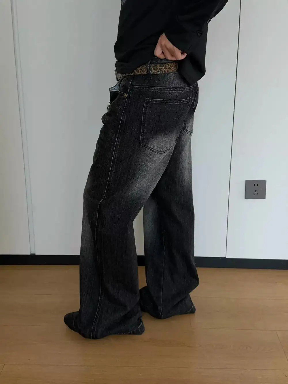 Vintage Wash Straight Cut Jeans