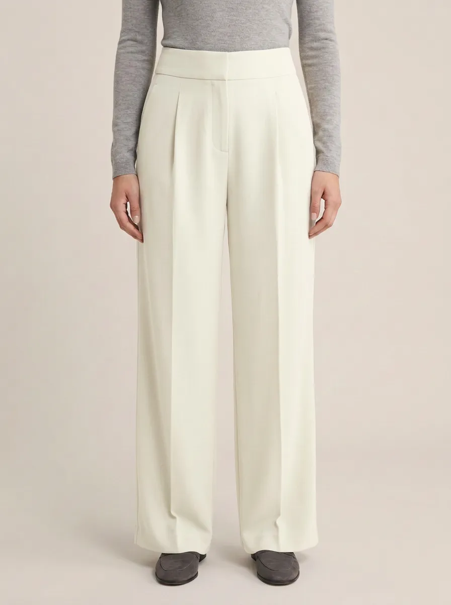 Classic Finish Pleated Wide-Leg Trousers