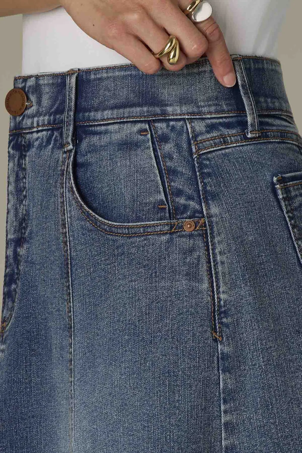 Double V-yoke A-line Midi Skirt Front Seams