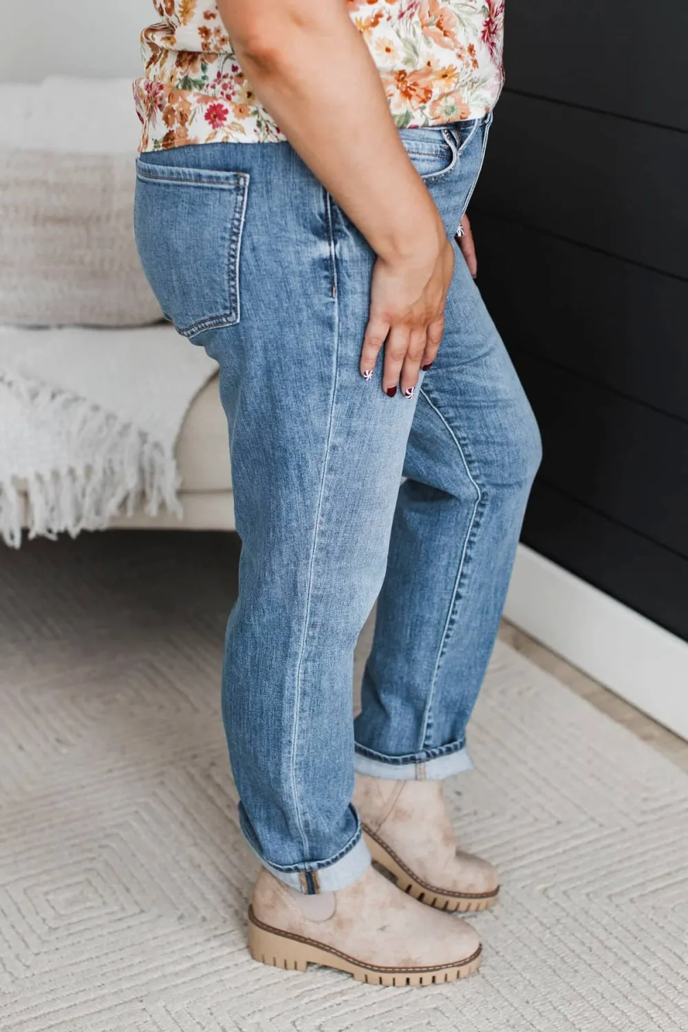 Mid-Rise Straight Leg Clean Finish Jeans