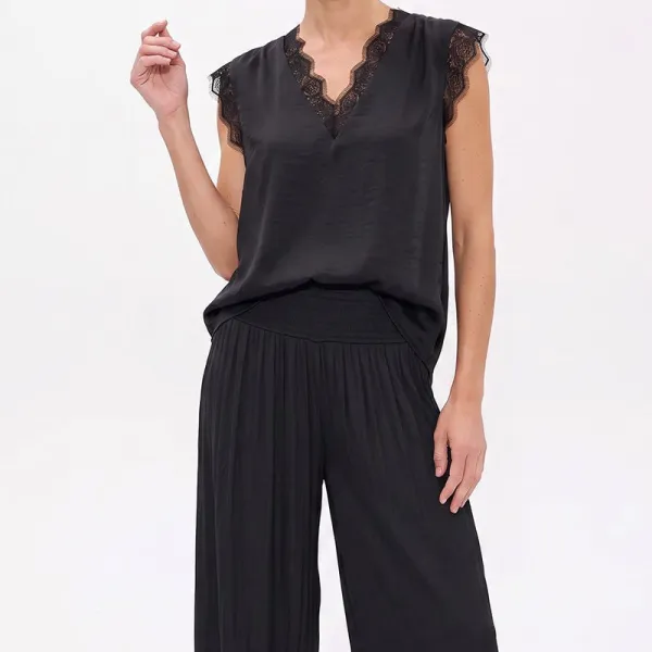 Neck Lace Trim Blouse