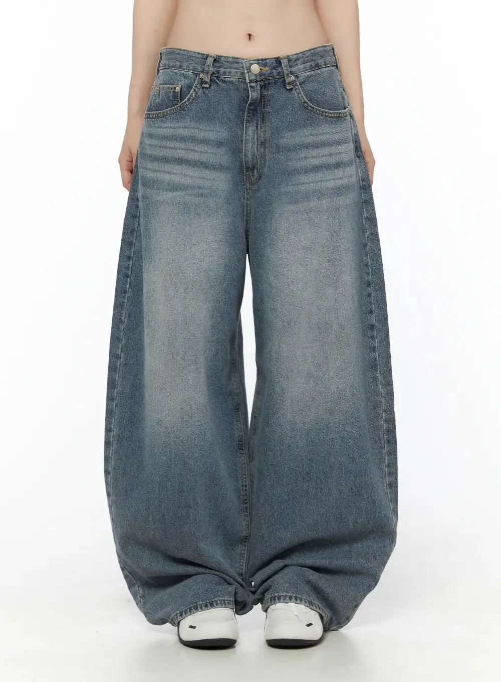 Pocketed Low-Rise Baggy Jeans