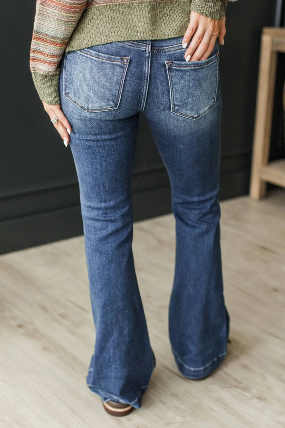 Low-Rise Flare Clean Finish Everyday Jeans