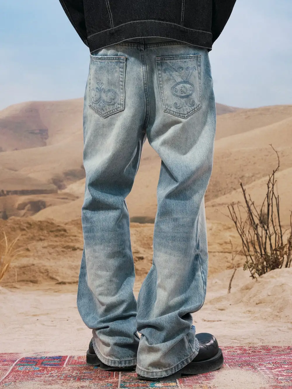 Wide-Leg Hardware-Detail Embroidered Jeans