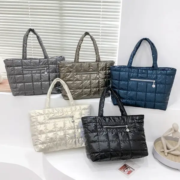 Chic Essential: High-Capacity Fashionable Women’s Tote