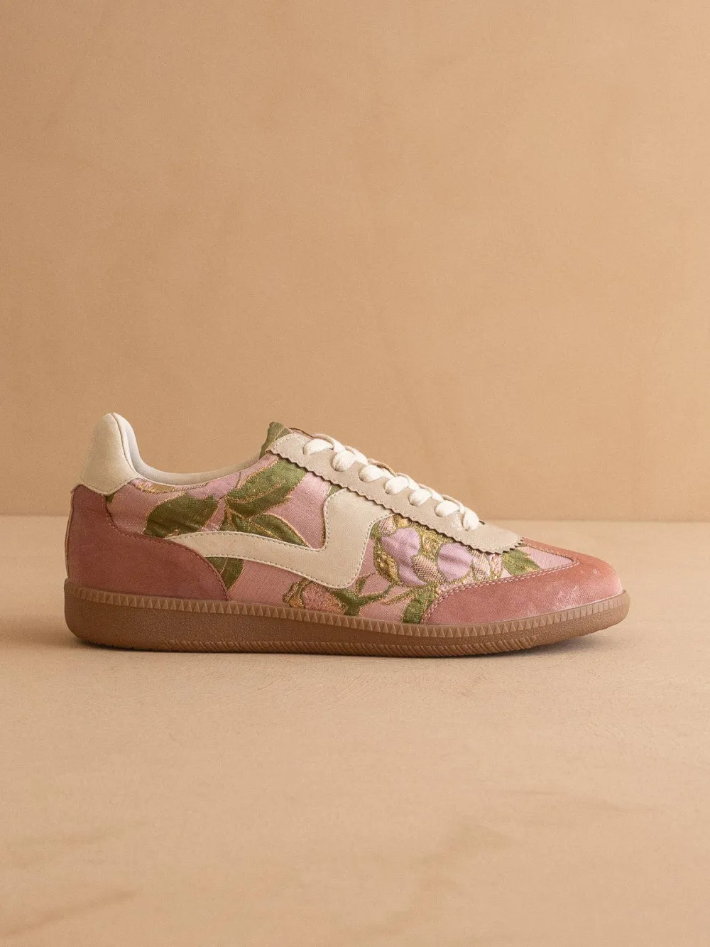 Low Top Easygoing Sneakers
