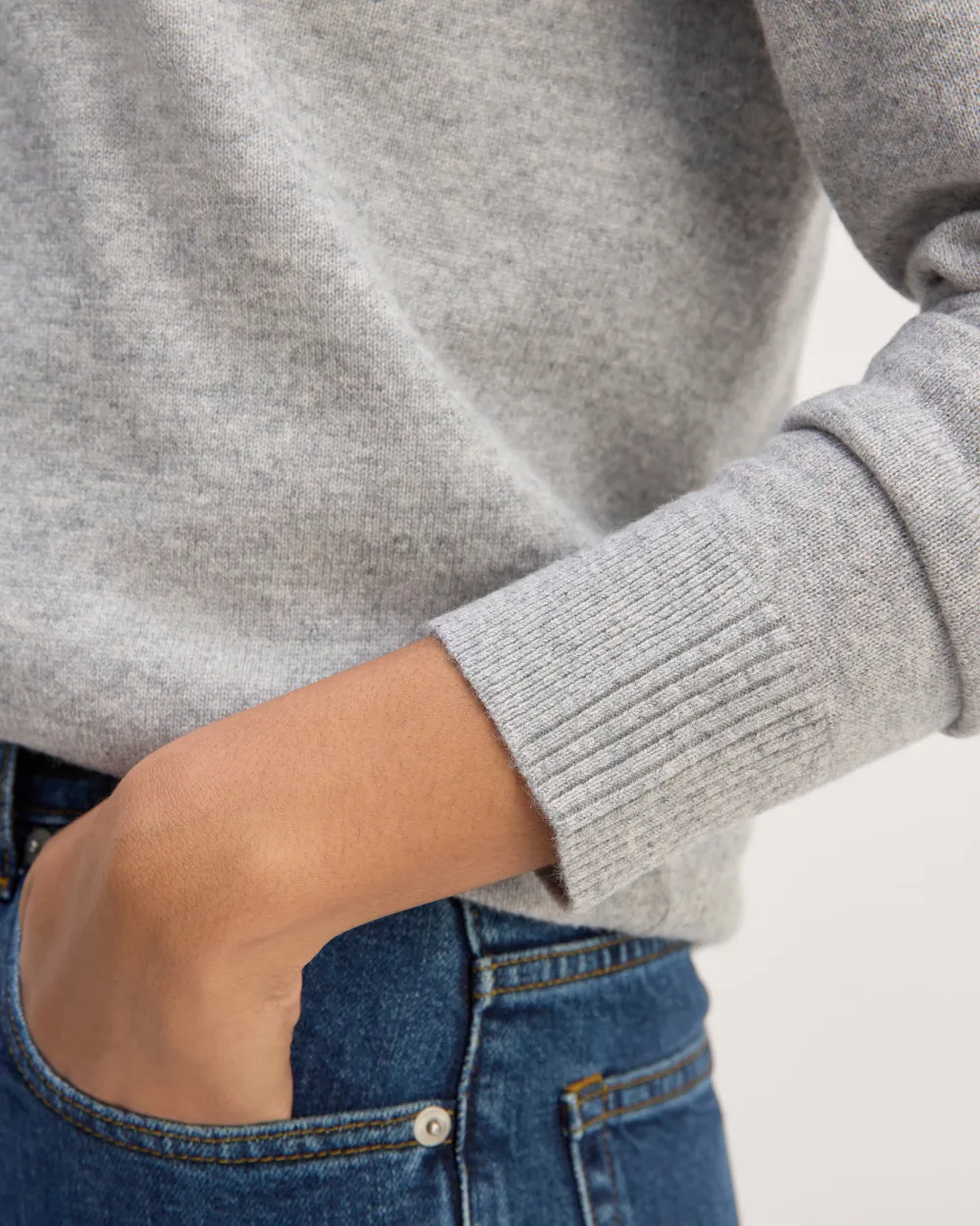 The Light Heather Grey Classic Crew in Cashmere