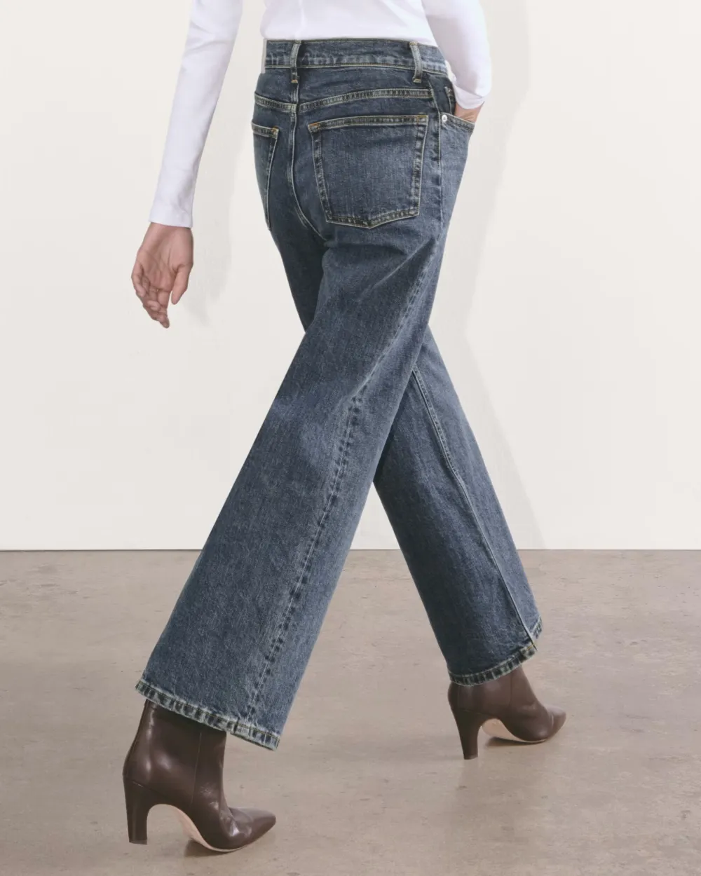 STRAIGHT LEG JEANS