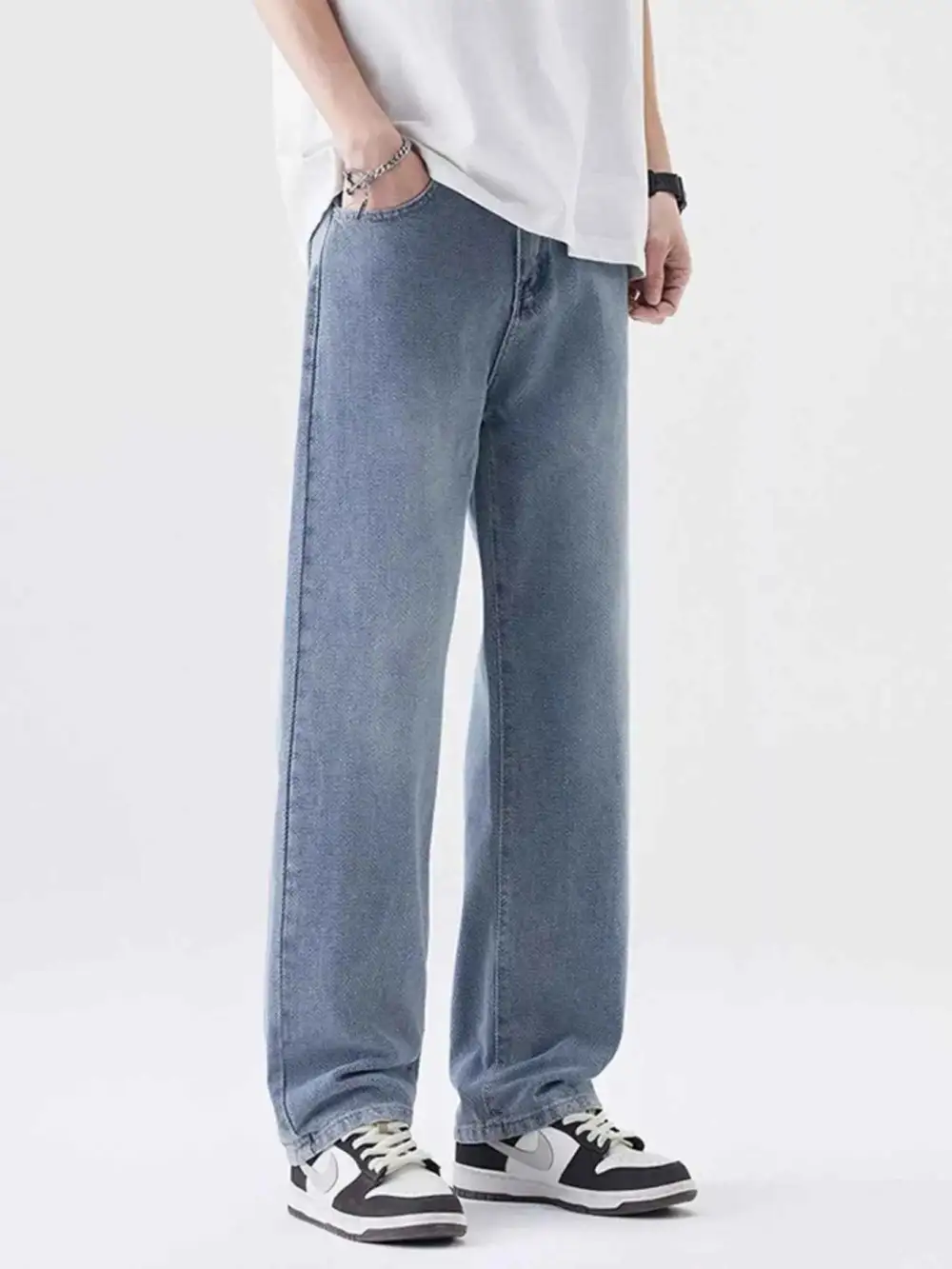 Relaxed Wide Leg Jeans