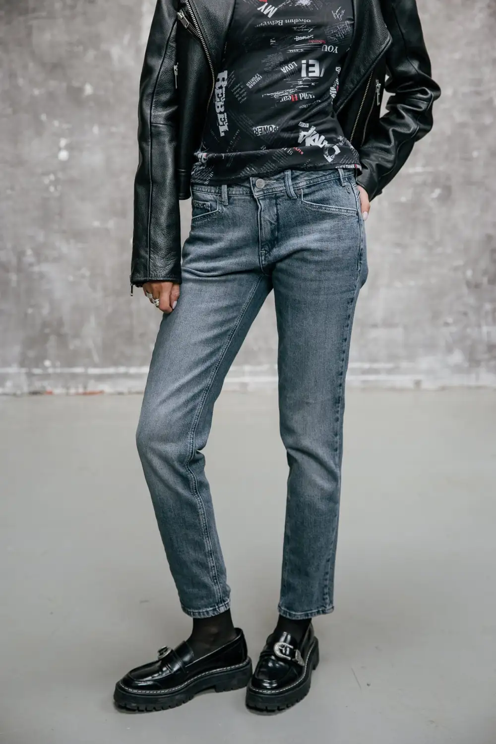 Women's Modern Timeless Denim Jeans