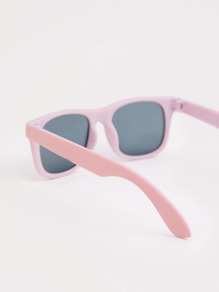 Pink Girls Sunglasses detail 1