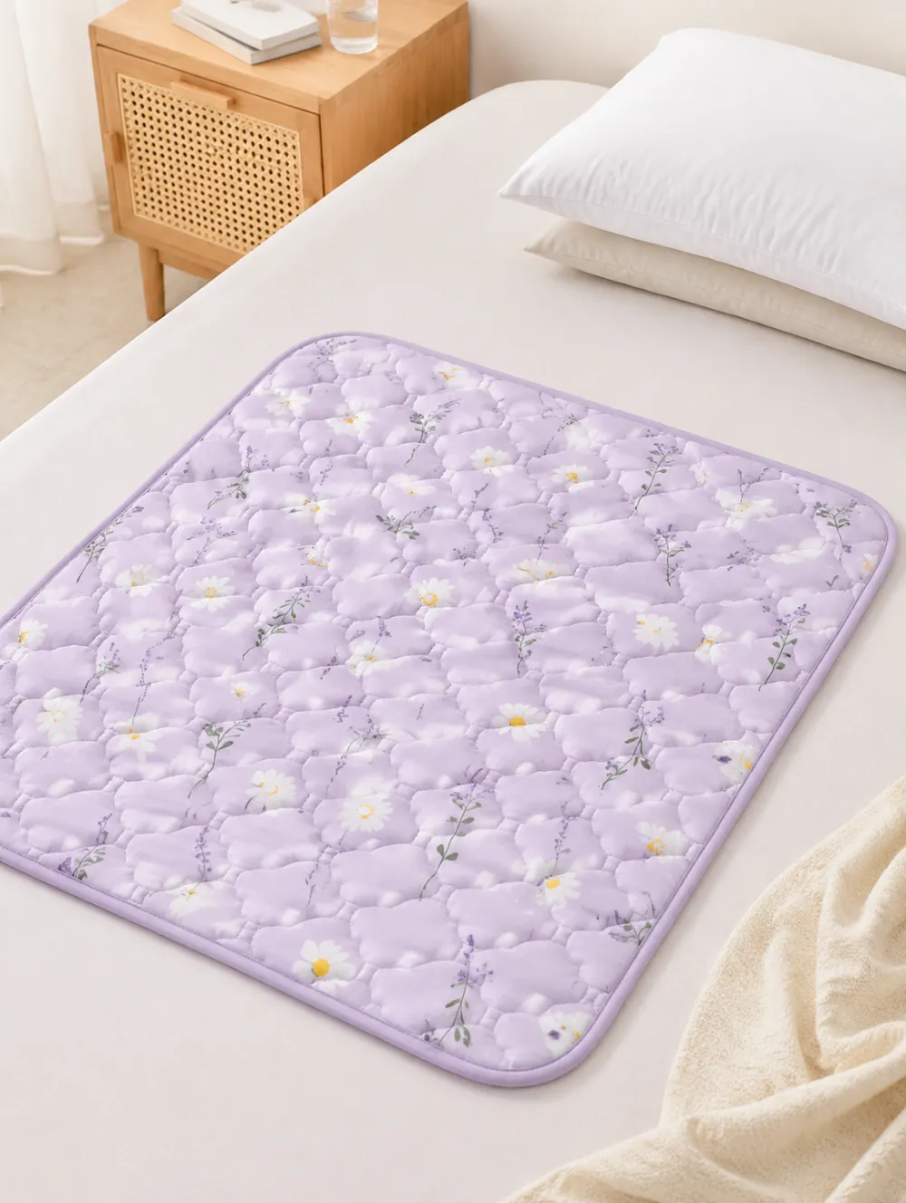 Floral Daisy Lavender Print Cooling Mat