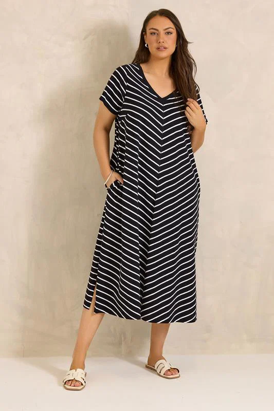 ESSENTIAL Curve 2 Pack Black & Khaki Green Cotton Dresses detail 1