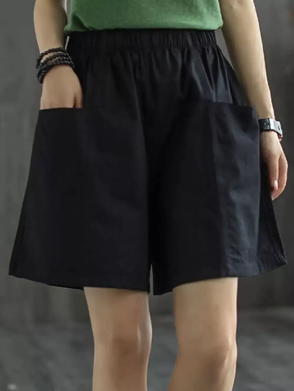 Elastic-Waist Pocketed Casual Shorts