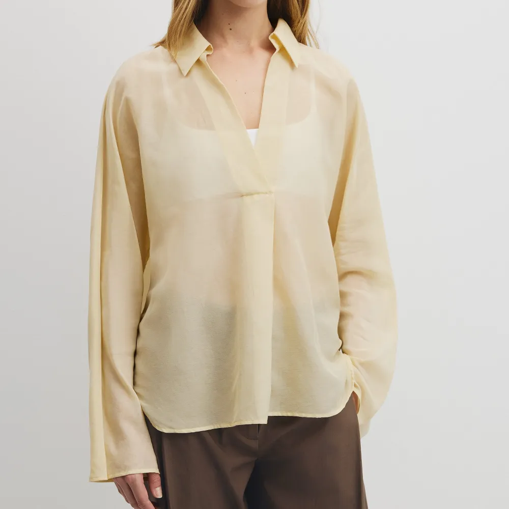 Women's Classic Textured Classic Shirt