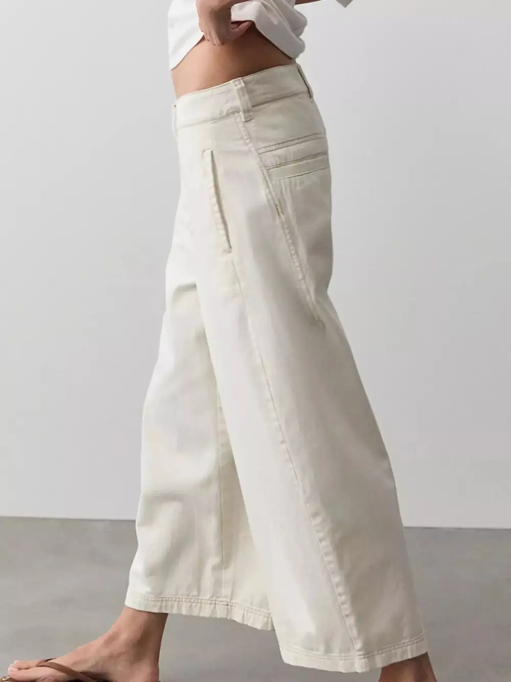 Wide-Leg Cropped Jeans