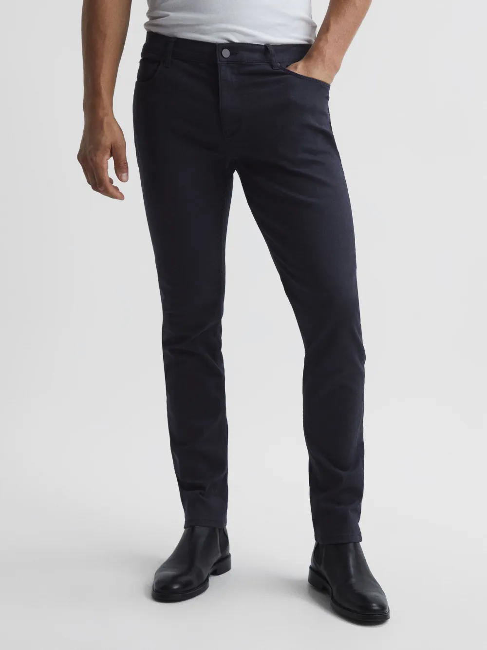 Stylish Low-Profile Mid-Rise Men's Jeans