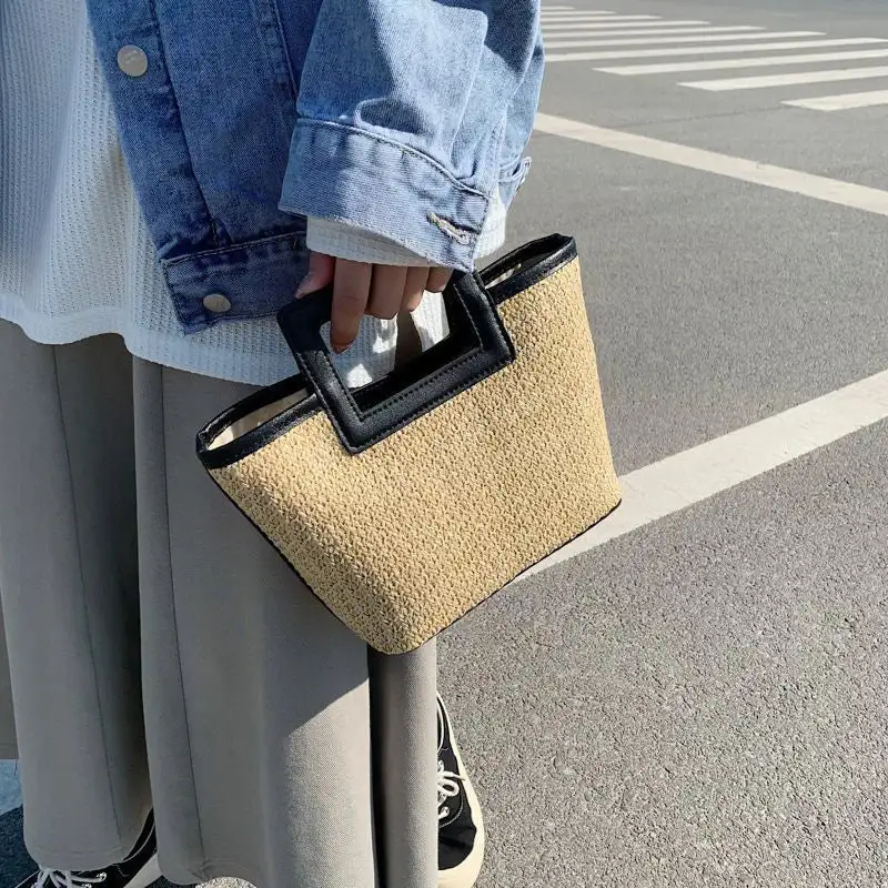 Coastal Essential: Large-Capacity Summer Beach Tote