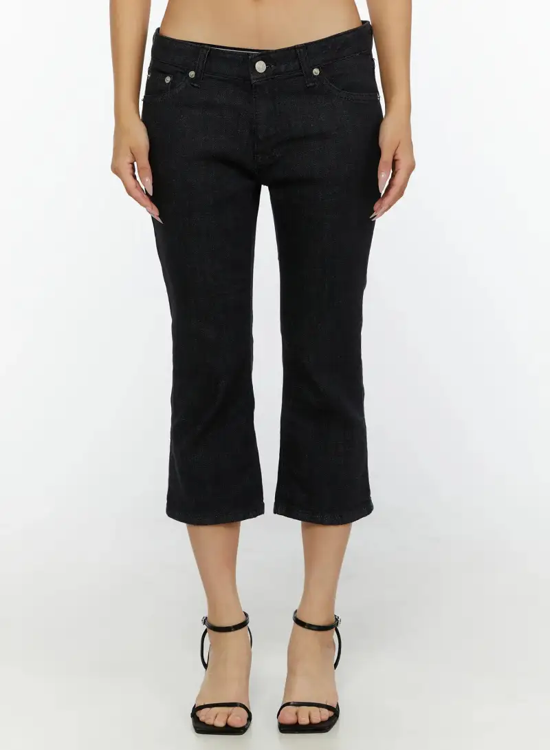 Low-Rise Capri Jeans