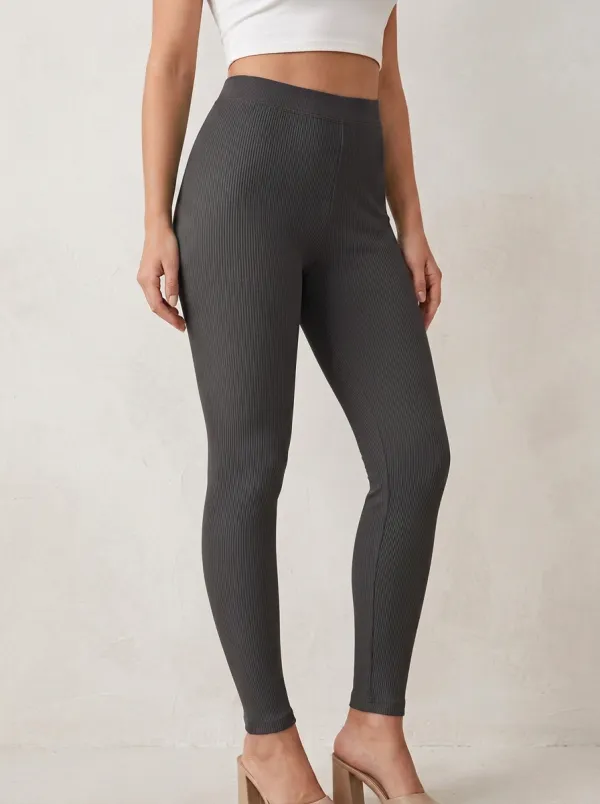 Contemporary Mid-Rise Women's Stretch Mid-Rise Pants
