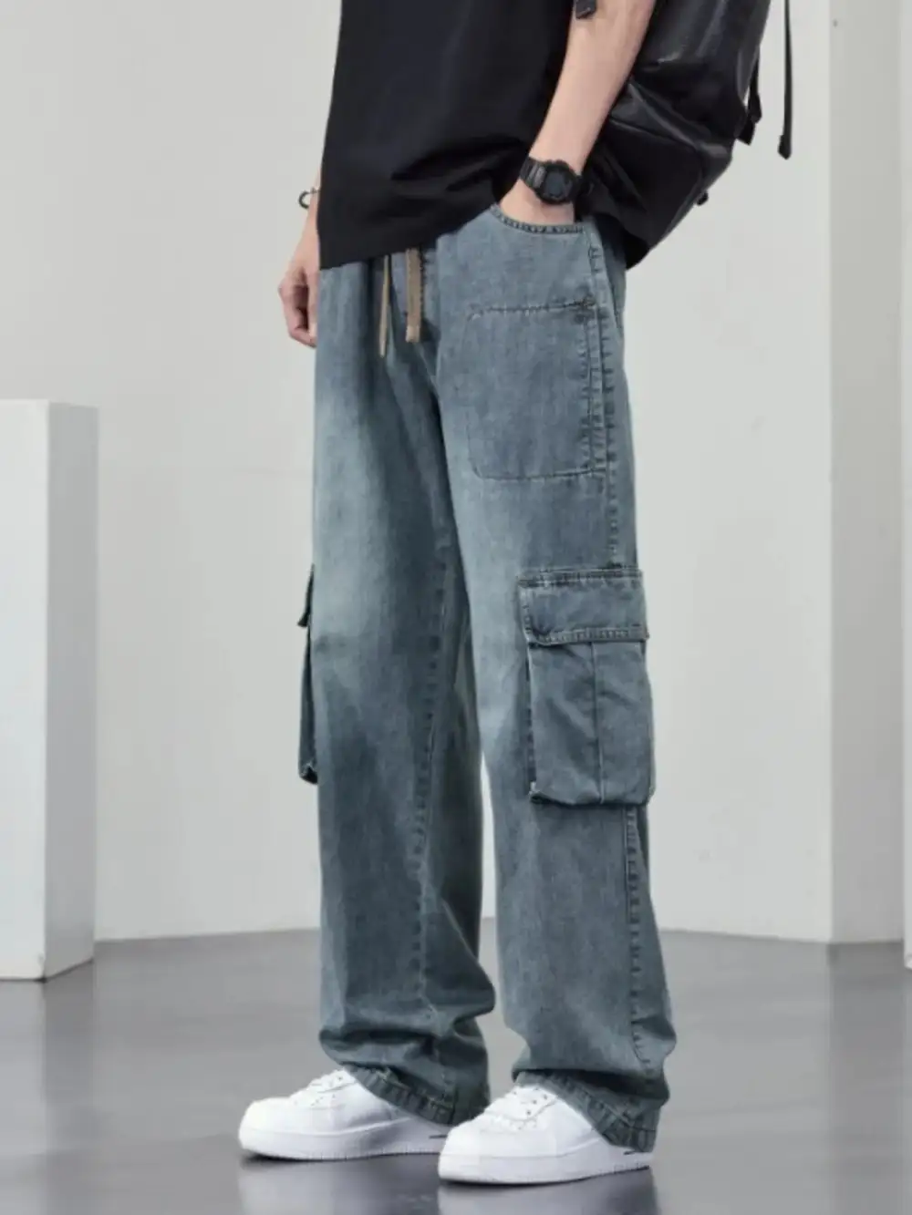 Relaxed Wide Leg Cargo Jeans