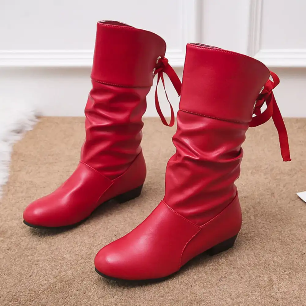 Relaxed Round Toe Block Heel Boots