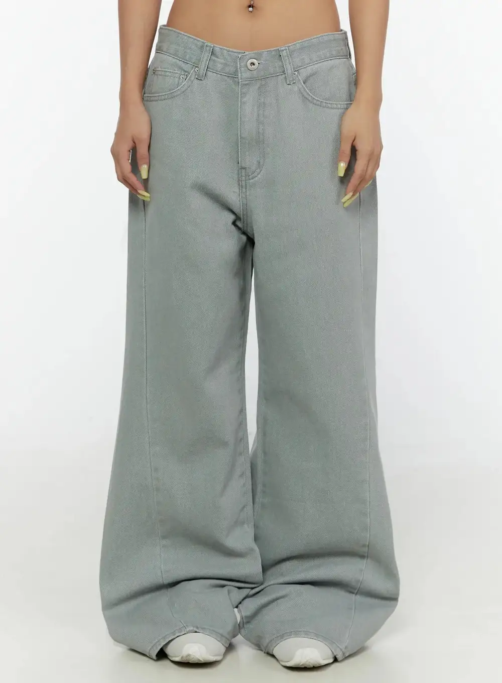 Wide-Fit Pocketed Wide-Leg Jeans