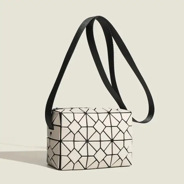 Chic Everyday: Casual Flap-Closure Crossbody Bag