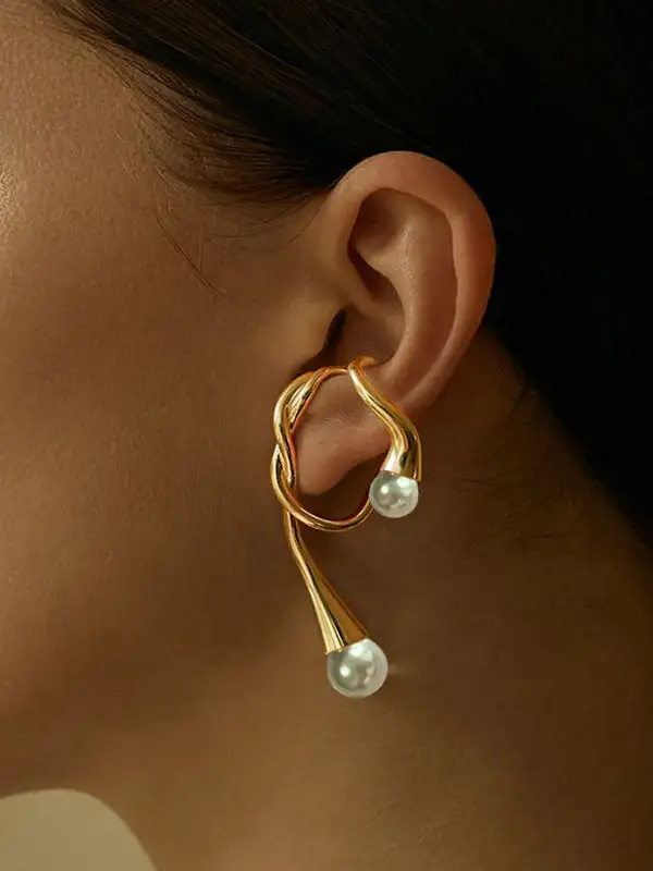 Lustrous Vintage-Inspired Accent Earrings