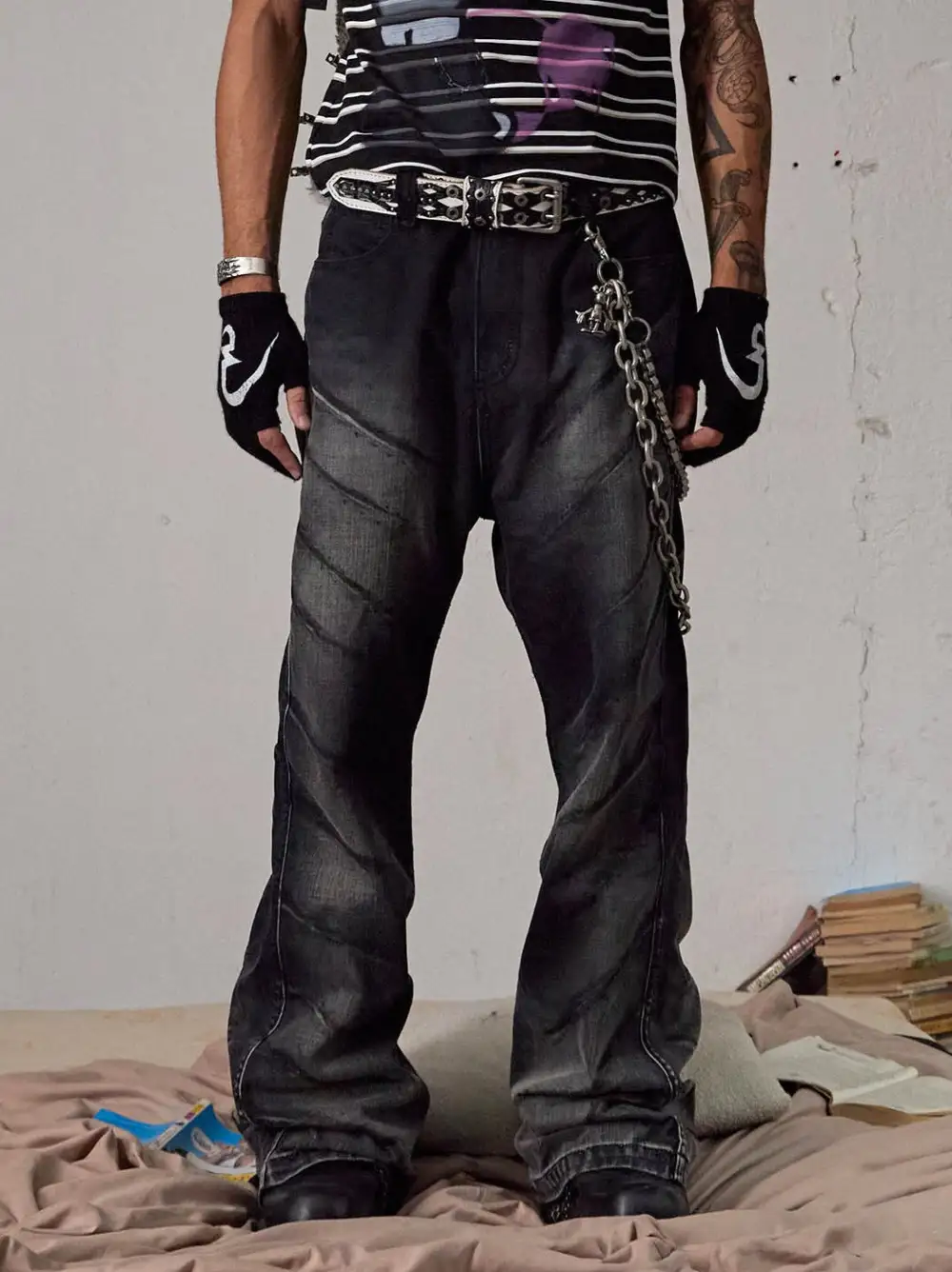 Chain Detail Distressed Jeans