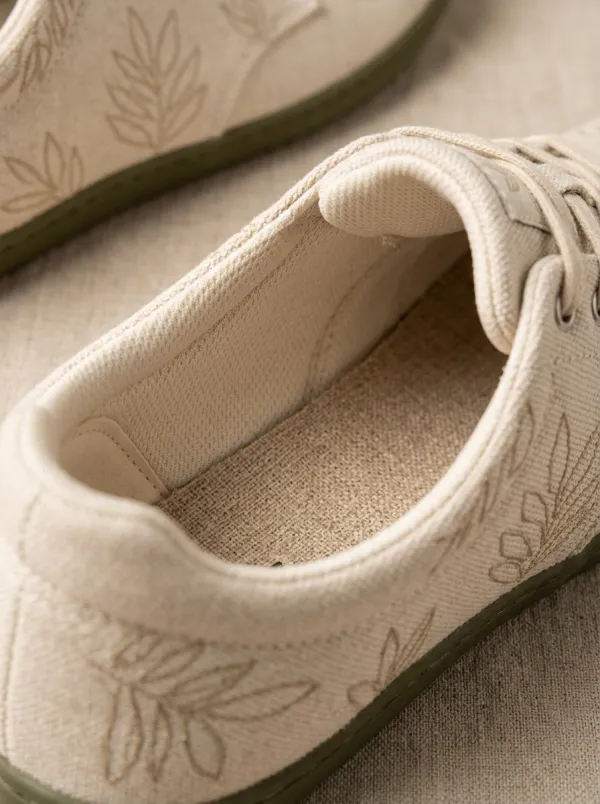 Winter-Ready Botanical Leaf Detail Unisex Barefoot Shoes