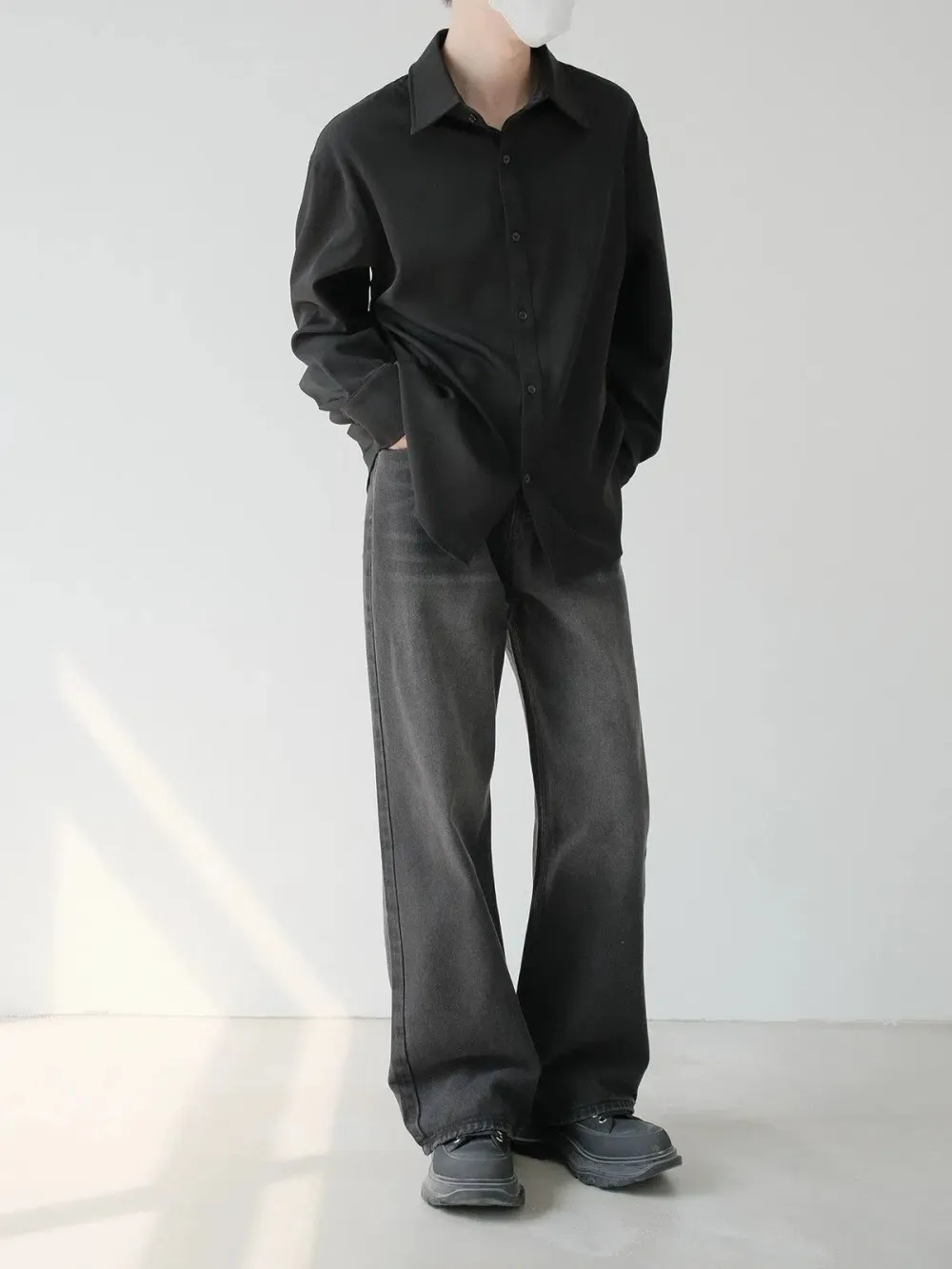 Whisker Line Regular Fit Jeans