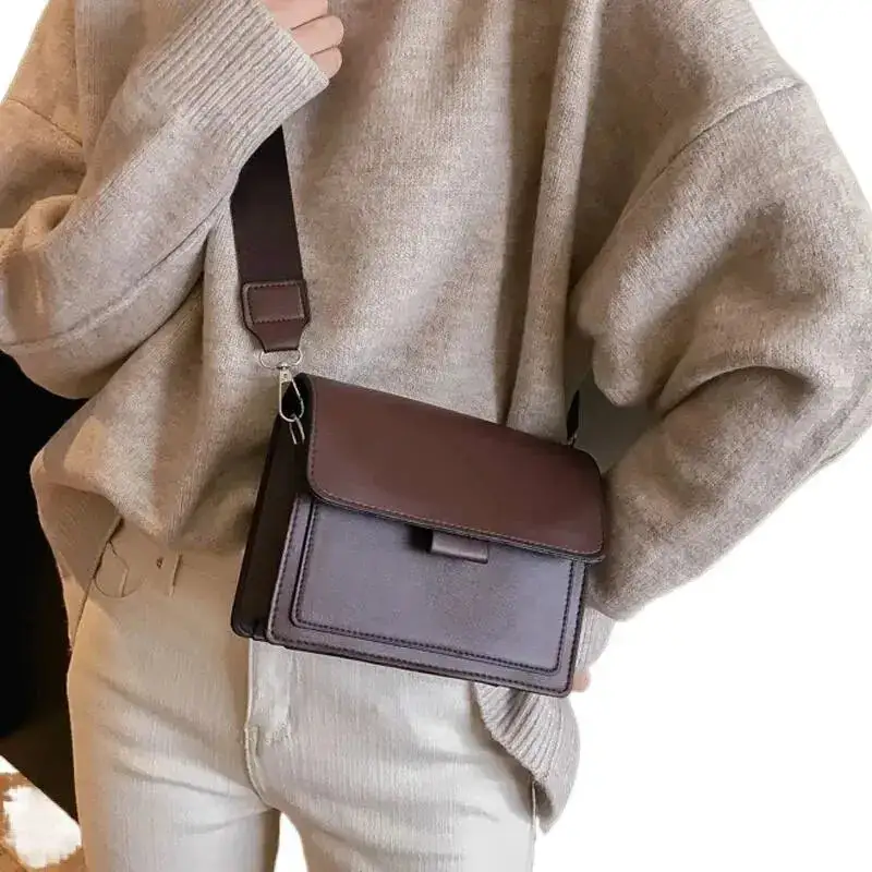 Modern Texture: Alligator-Embossed PU Chain-Link Messenger