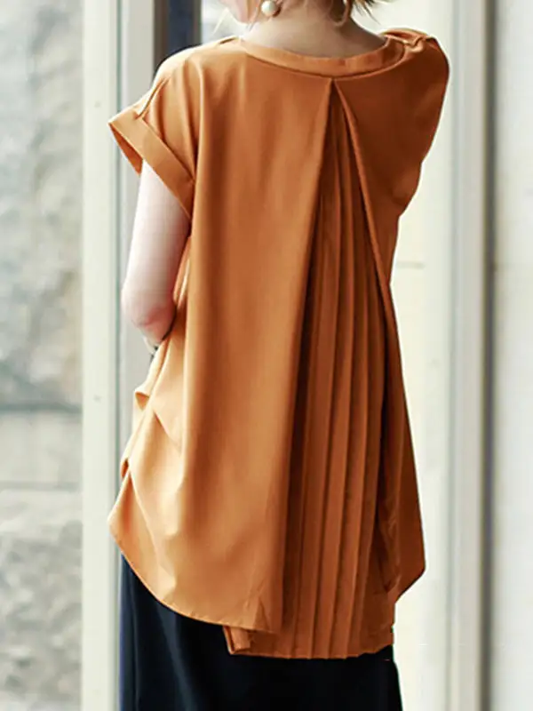 Relaxed Short Sleeve Back Pleat Detail Round Neck T-Shirt