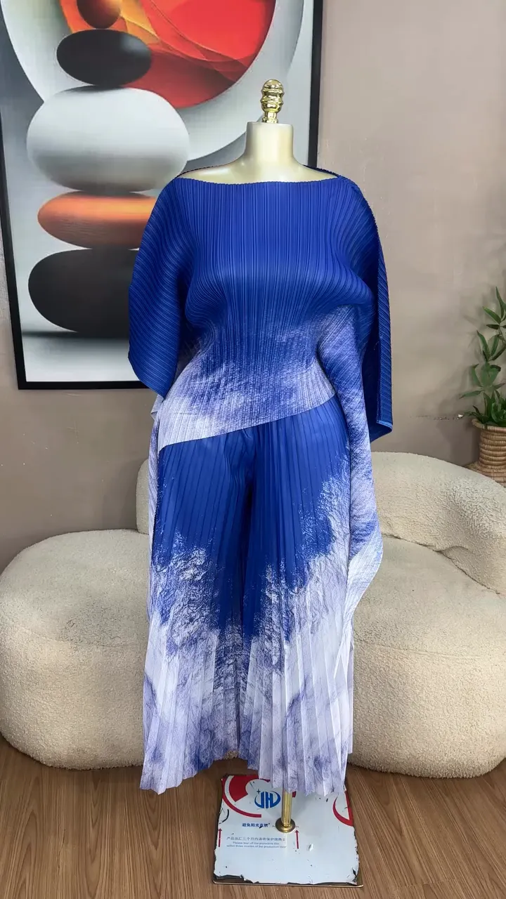 New Fashion Set: Pleated Printed Loose Sleeve Top & Wide Leg Pants Two-Piece Set with Straps Loose-Fitting for Women in Various Colors