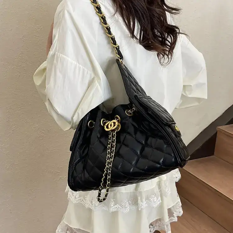 Timeless Luxury: Black Genuine Leather Large-Capacity Handbag