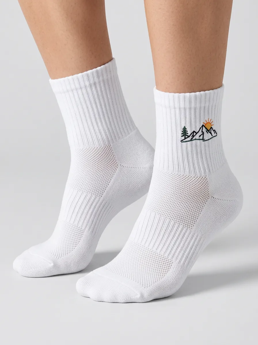 White Adventure Mountain Sun Graphic Sport Low-Cut Socks