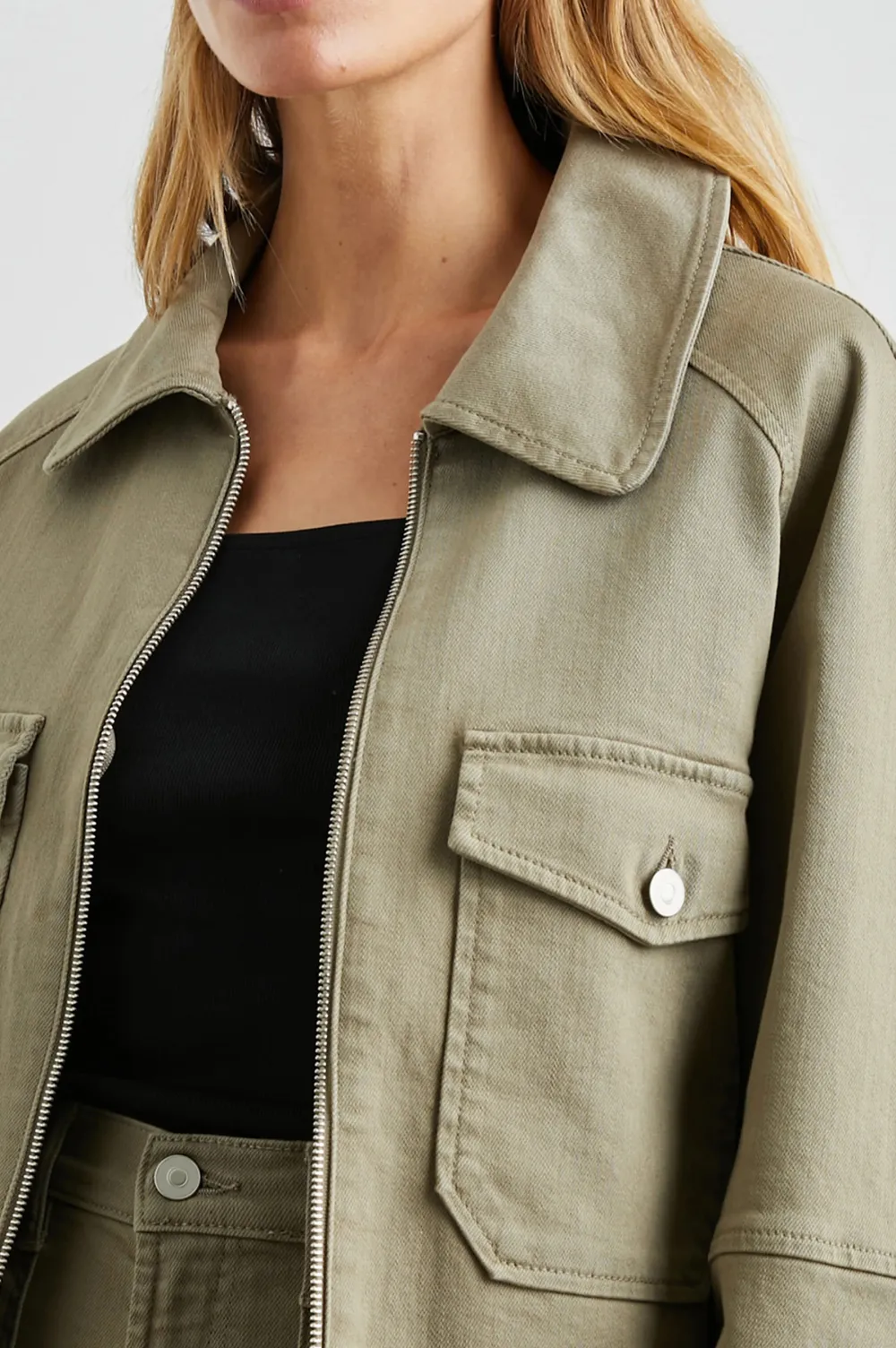A Versatile Checked Long-Sleeved Women's Jacket