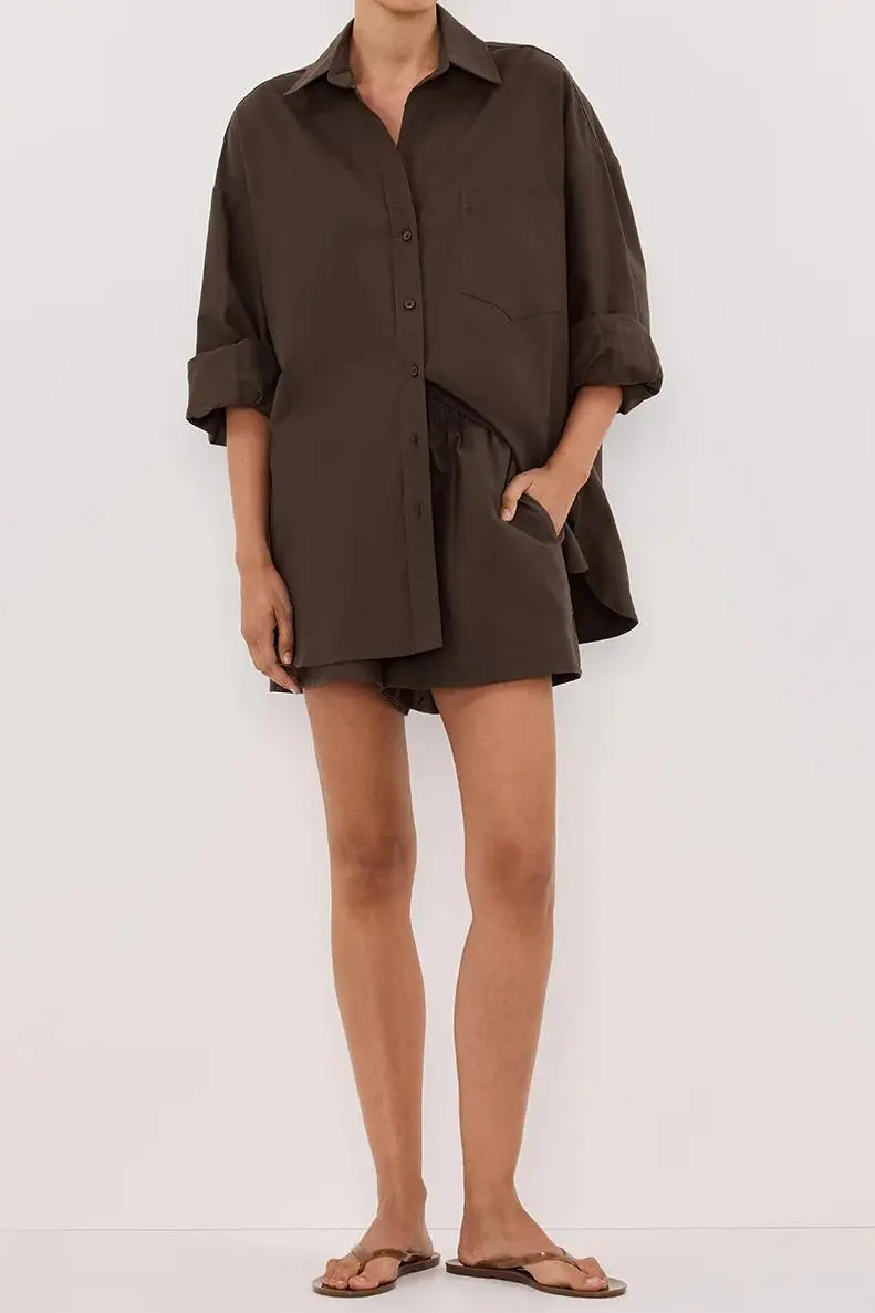 CHOCOLATE-COLORED LONG-SLEEVED SHIRT