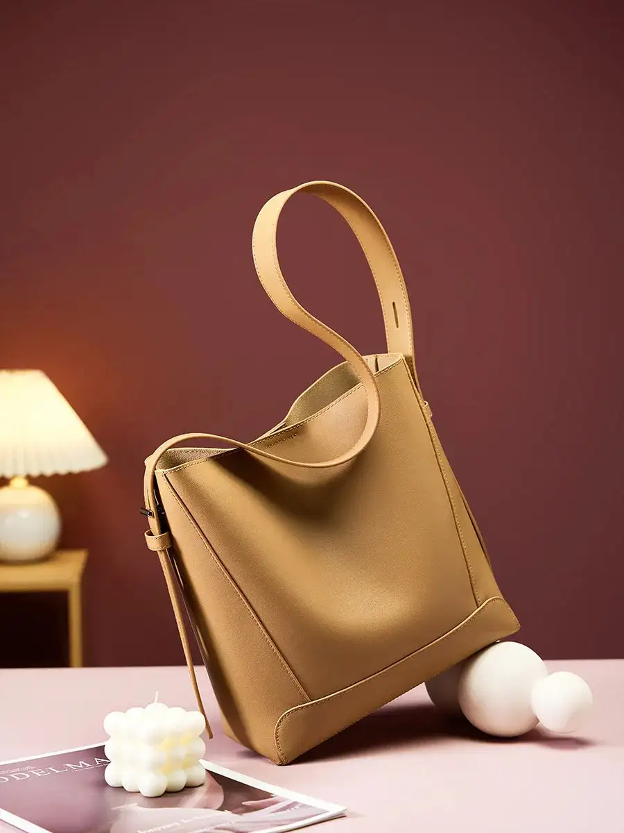 Minimalist Casual Tote Cow Leather Soft